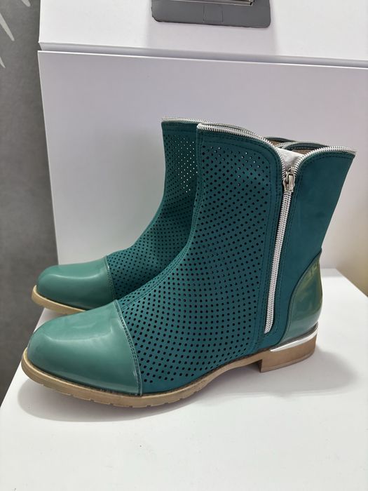 Ghete perforate turcoaz si portocaliu