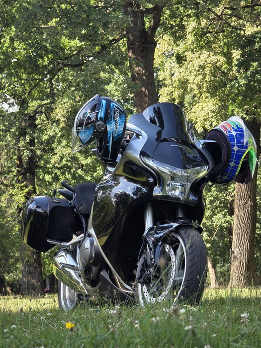 Honda vfr1200f black