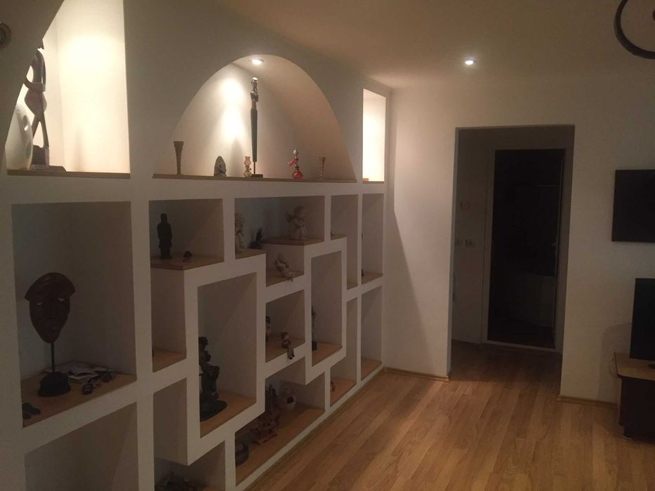 Închiriez apartament cu 2 camere