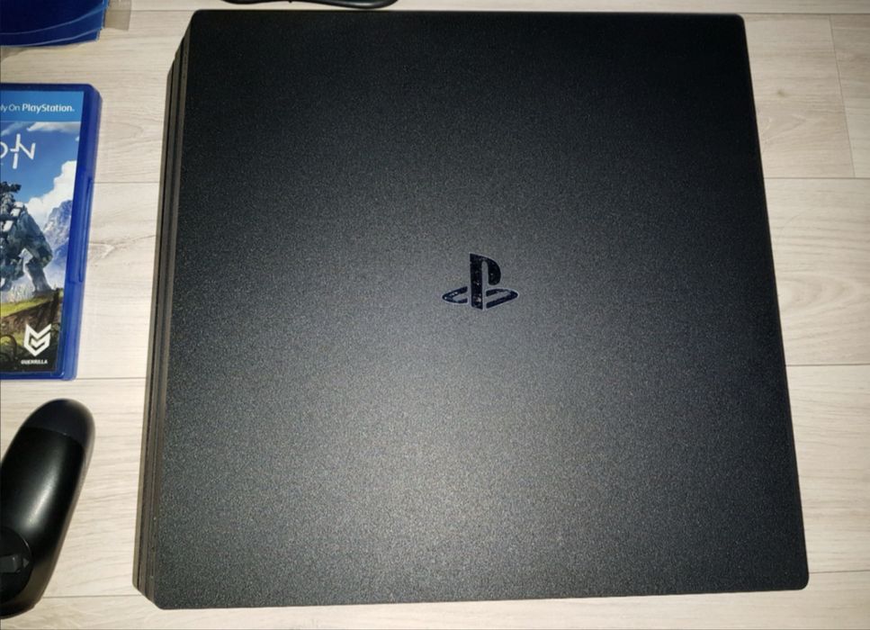 Ps4 pro 1 tb  12.52 gold hen