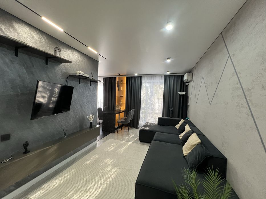 Дизайнерская 3 комнатная квартира с кухней-студией // Ботанический сад