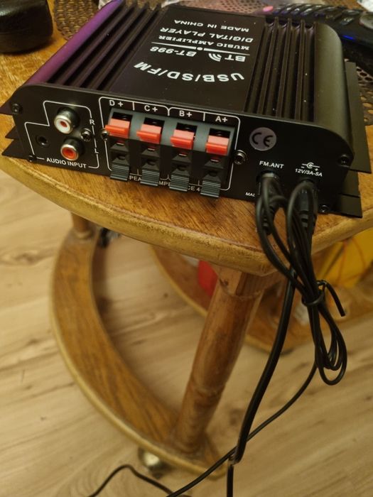 Vand amplificator 4×40 W, cu telecomanda nou in cutia originala.
Are următoarele funcții:
1. Radio digital pe frecventa FM
2. Bluetooth, prin interm
