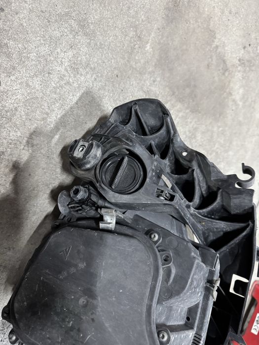 Продавам Dynamic Bixenon фар от BMW E92