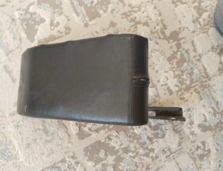 Подлокотник ваз 2110-12