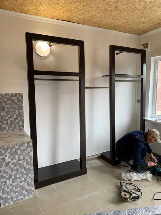 Стойки витрина гардероб