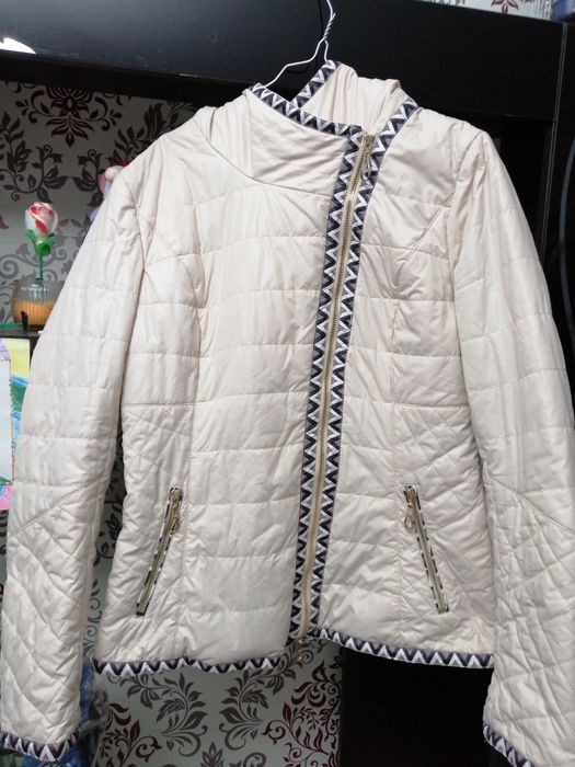 Продам куртку на весну