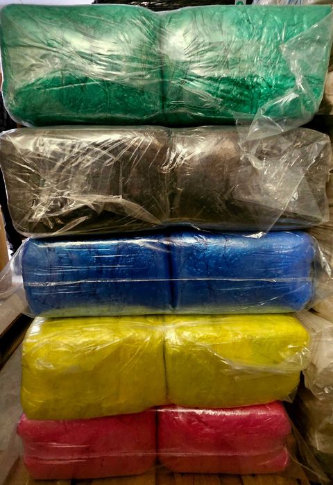 1000бр. - Еднократни калцуни сини, розови, жълти, бели, зелени