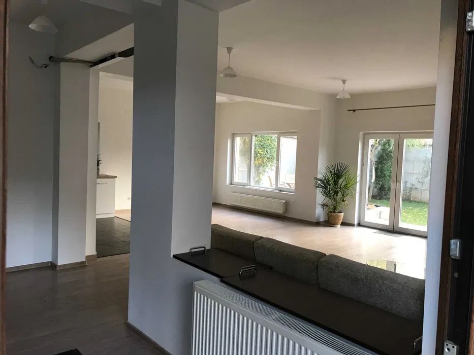 Vila Popesti Leordeni individuala cu gradina si locuri de parcare