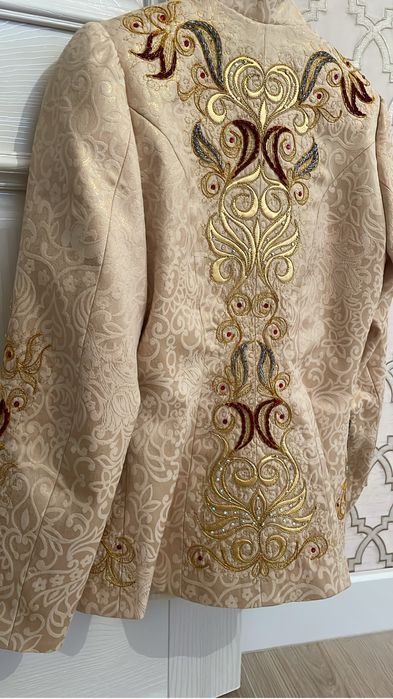 Улттык жакет сатылады