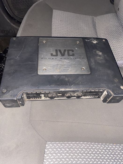 Продам сабвуфер Jbl