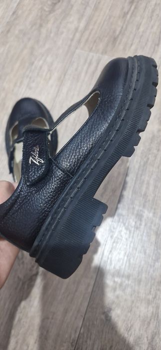 Продам туфли для девочек