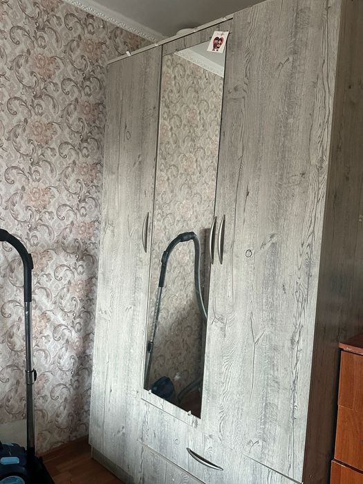 Шкаф сатылады 3есыктык