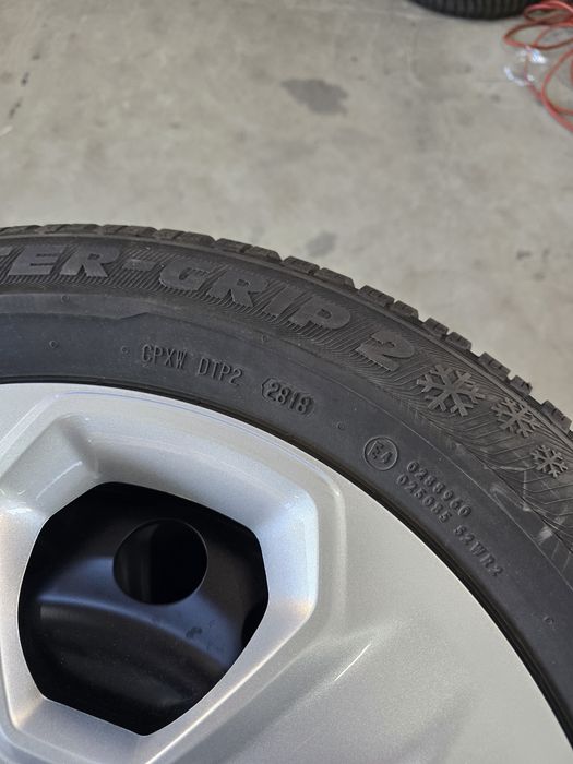 4 Броя 205/60/16 Semperit 2x8,5mm 2x7,2mm