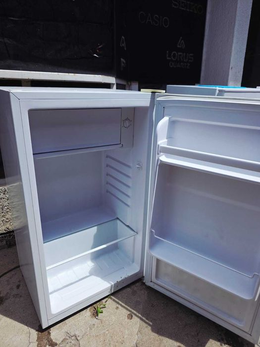Продавам малки хладилници