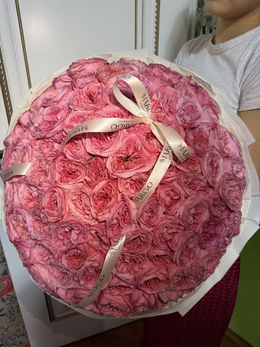 Невероятный букет из 101 шт пионовидных роз