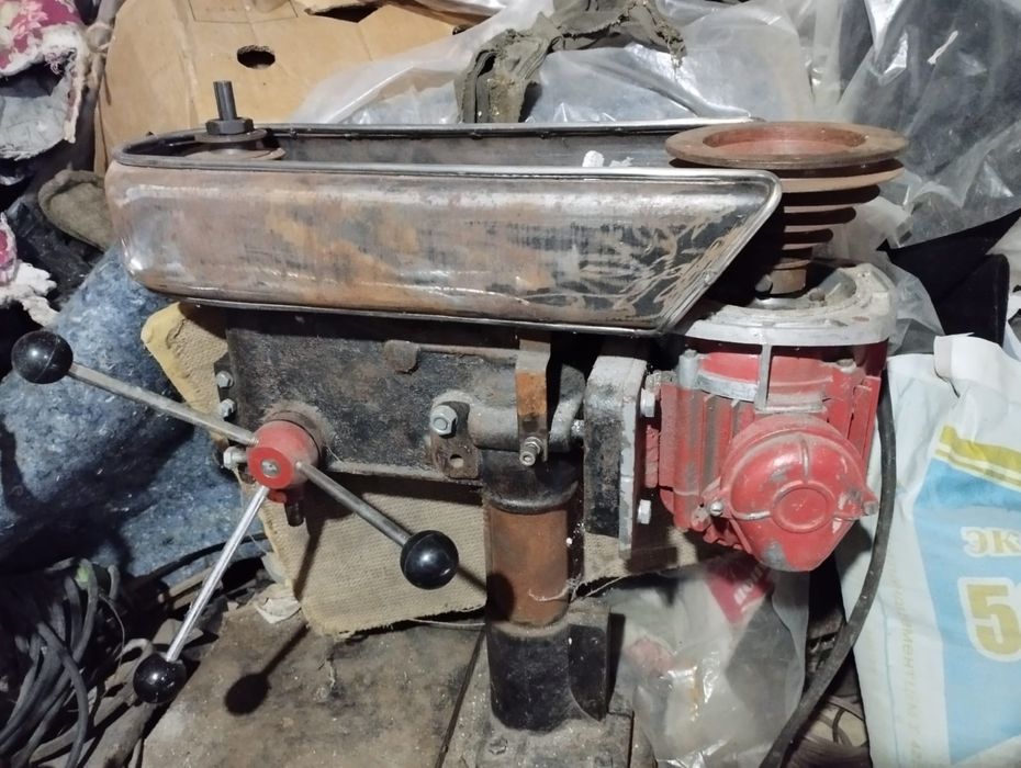 Сверлильный станок продам