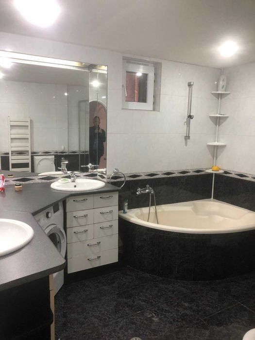 3 camere, Aula Universitatii, parcare, beci, priveliste deosebita.
