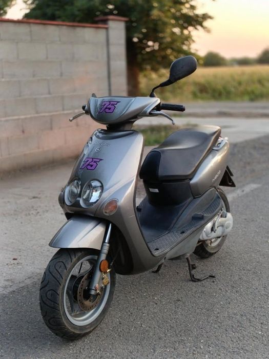 Vand scuterul yamaha