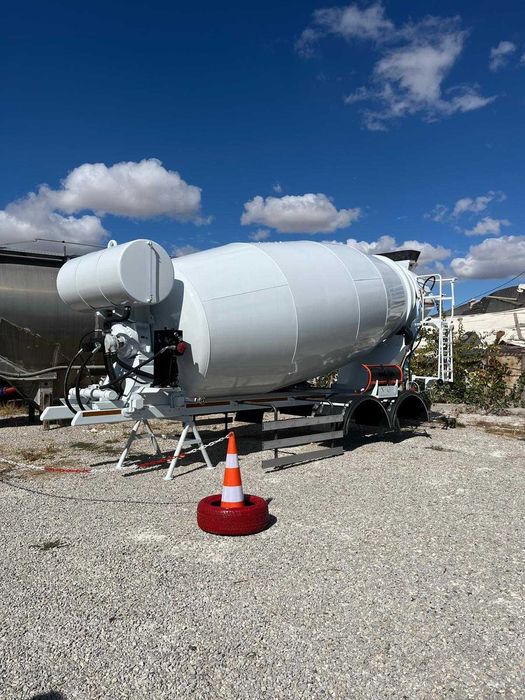 Бетонмешалка (миксер) 8-10-12 м3