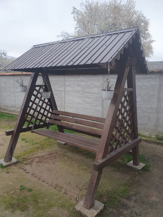 Balansoare și foișoare