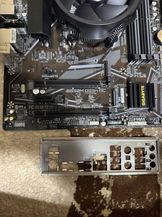 Kit placa baza B550M DS3H + Ryzen 5 5600X + Wifi