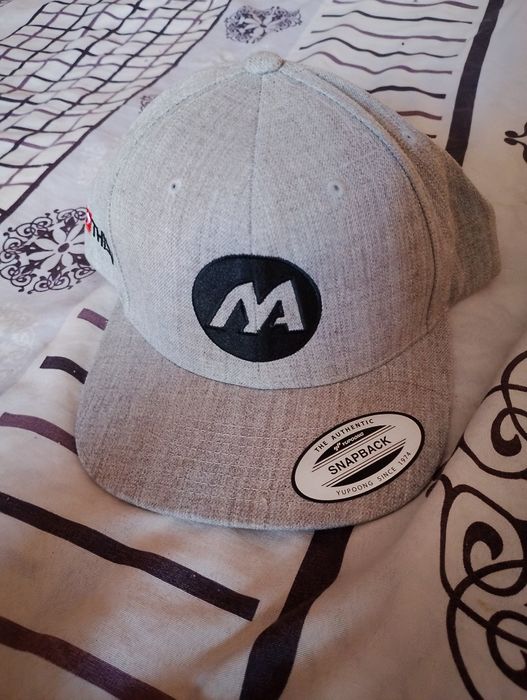 Шапка с козирка-спортна