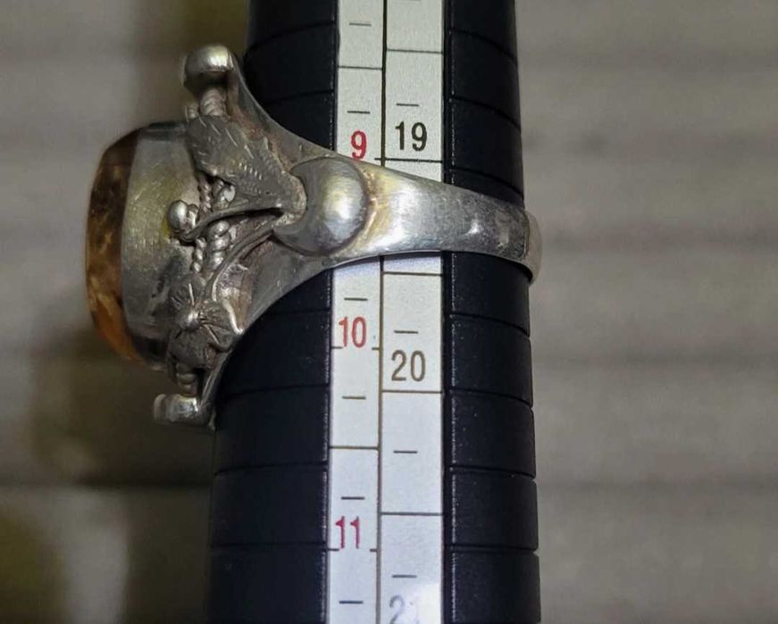 Inel vintage din argint cu chihlimbar natural