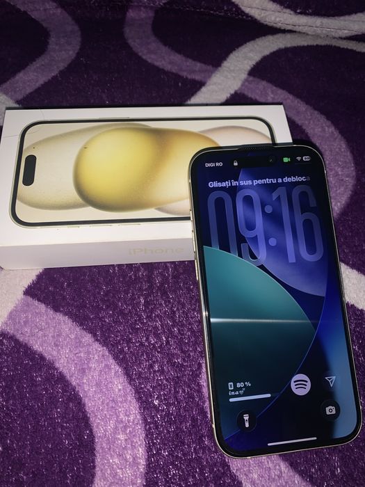 Vând iPhone 15 impecabil