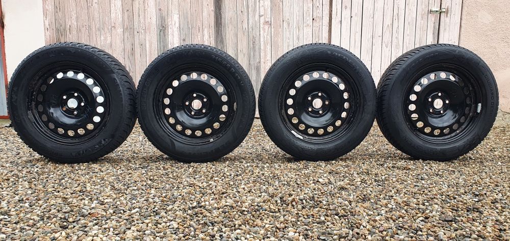 Jante din otel originale vw pe 17.cu gume de iarna .