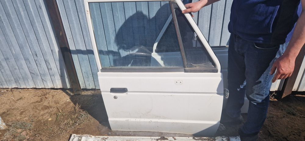 Продам запчасти на Митсубиси Паджеро 1