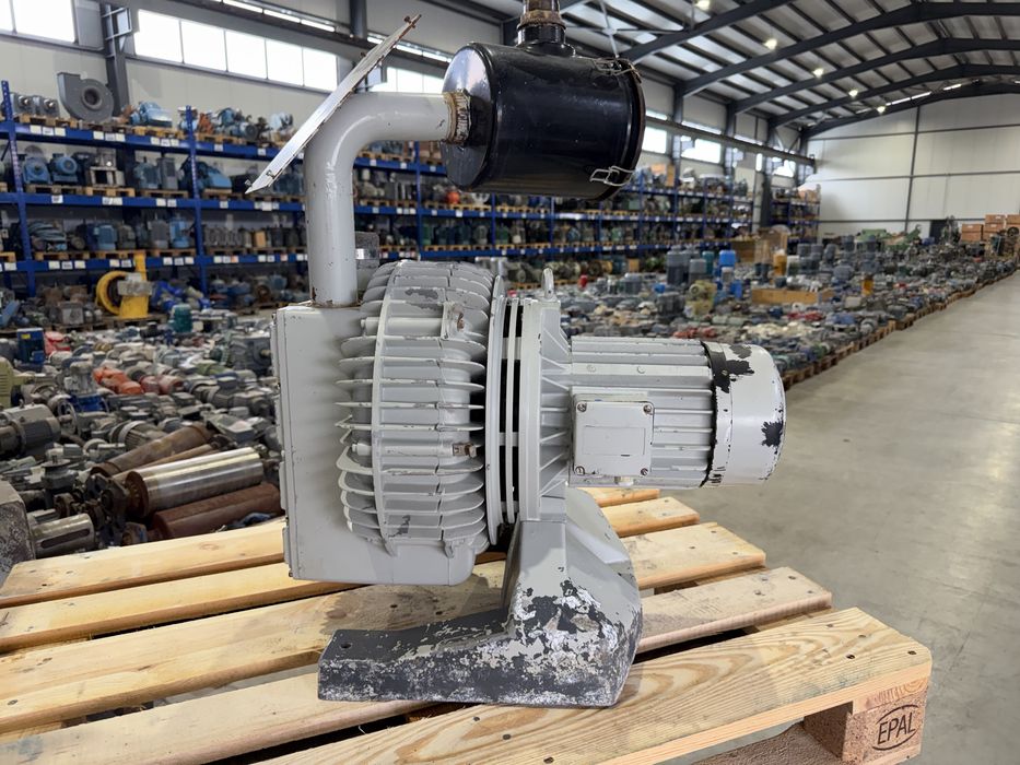 Вакуум помпа тип въздуходувка 4 кВ