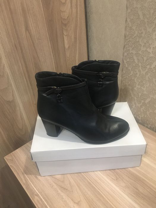 Обувь продается