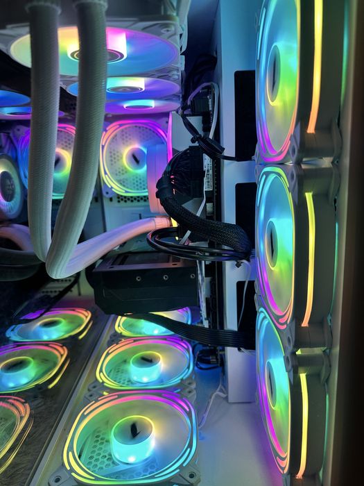 PC Gaming - Ryzen 7 9800X3D + RTX 4070