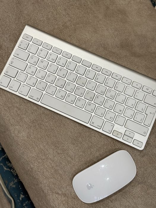 Клавиатура и мышь Apple