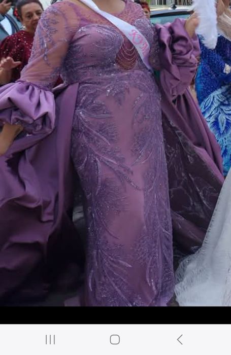 Продавам офицялна рокля