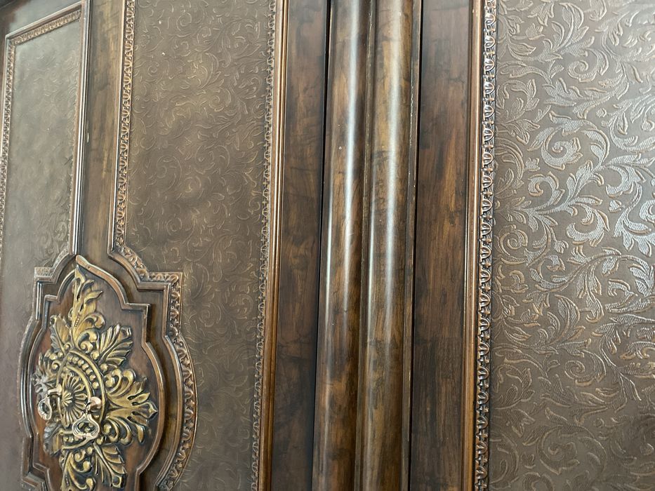 Продам  плательный шкаф