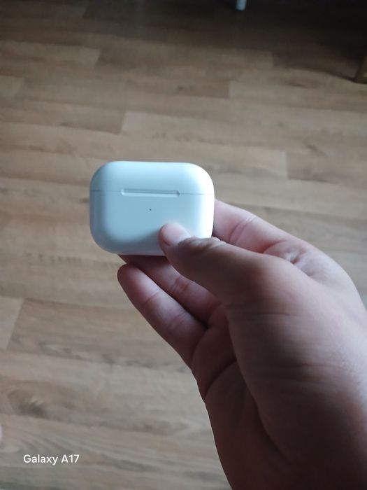 Airpods продаю срочно