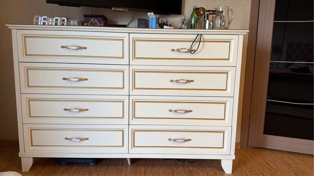 Комод в классическом стиле (8 ящиков)