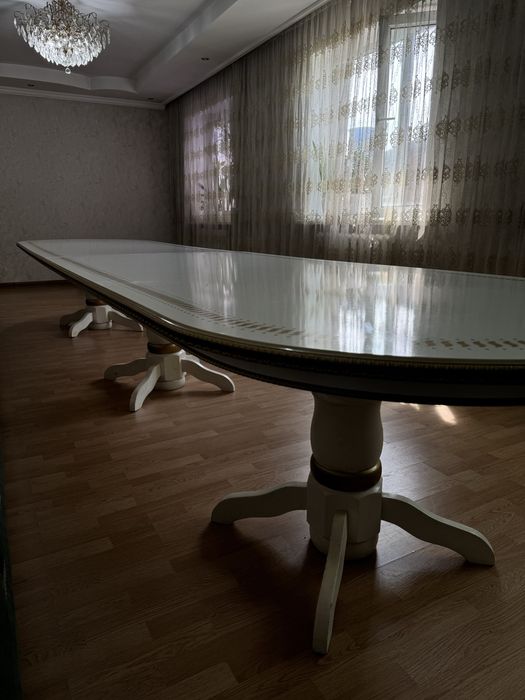 Стол для гостиной