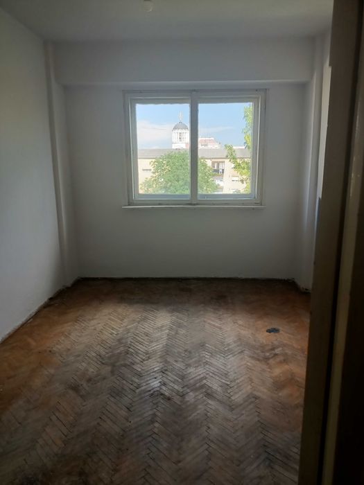 Apartament cu 4 camere etajul 4/4 în Micro 16 str Astronauților