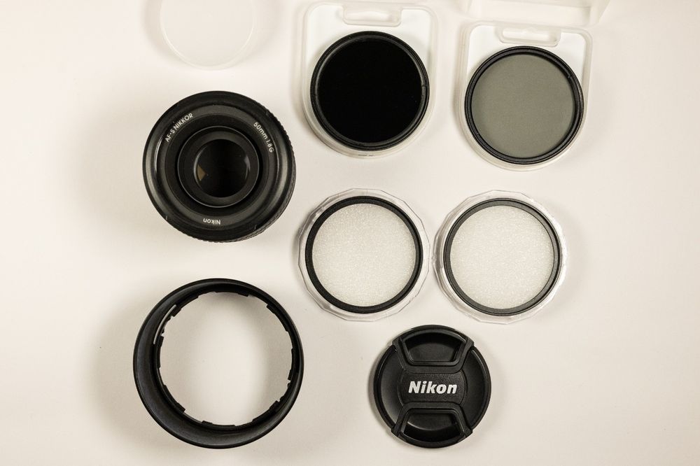 Nikon D5300 + Obiectiv 18-50 mm + Blitz SB600 + Nikor 50mm f 1.8