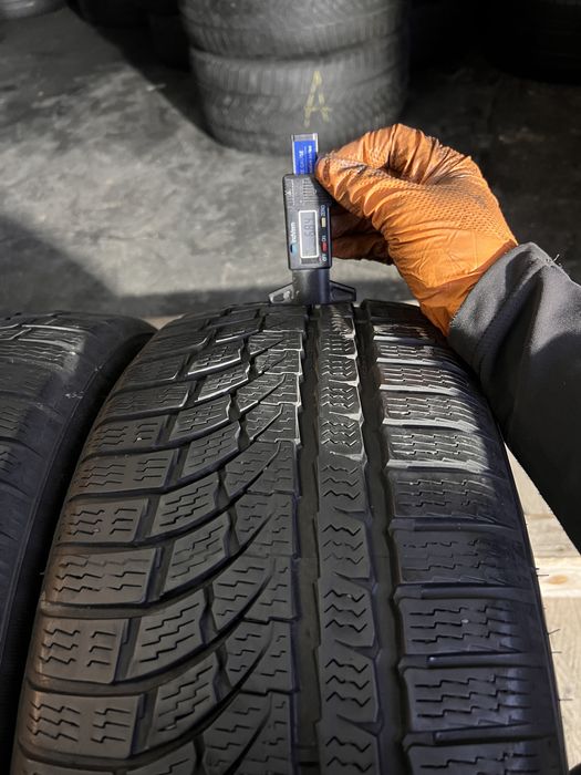 2 anvelope iarna 215/40/17 , Nokian , 6.8 mm