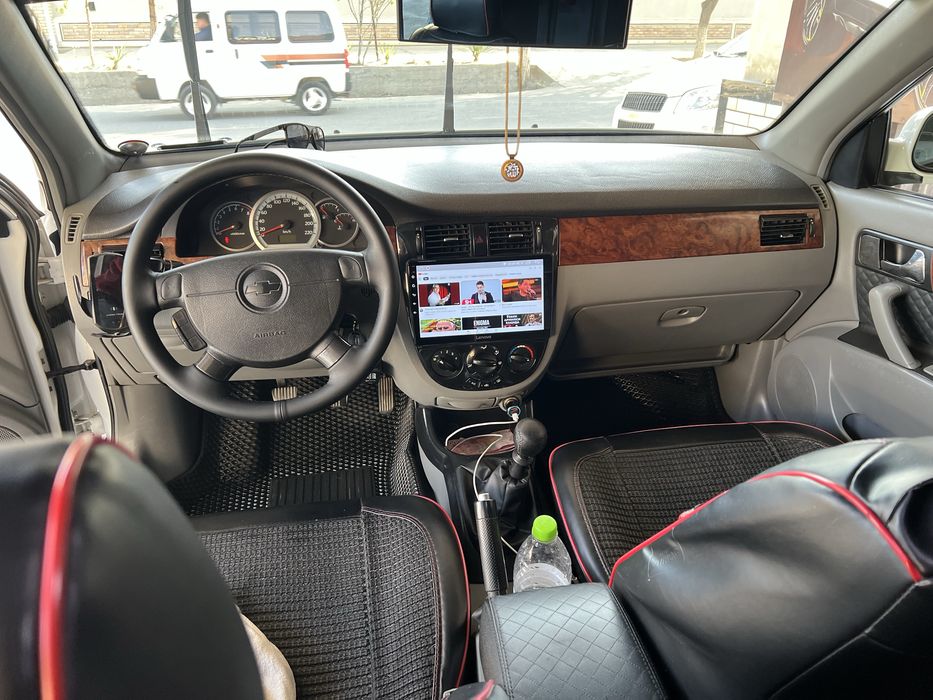 Idal xolat tayor chixol polik qilngan mejikar bor  tayor moshina