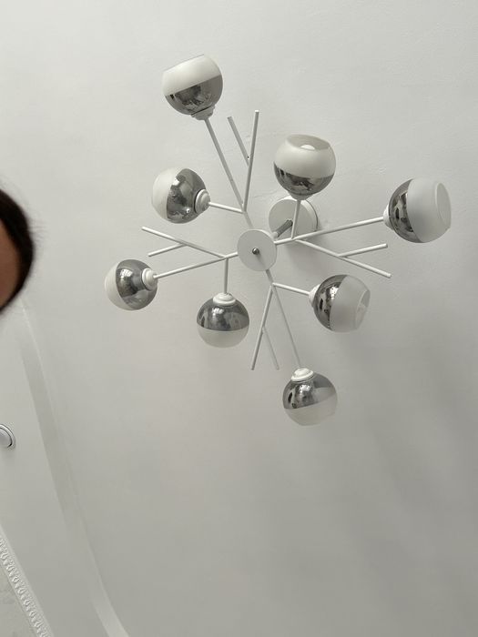 Продам люстру в отличном состоянии