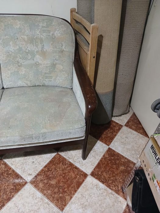 Канапе с три места