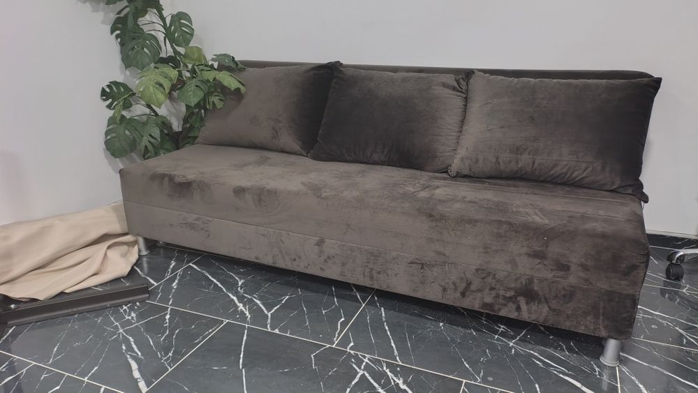 Диван триместен кадифе