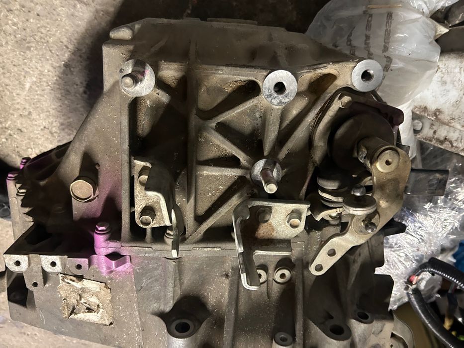 Mazda cx7 скоростна кутия 4*4 2.2 173cc 2011г