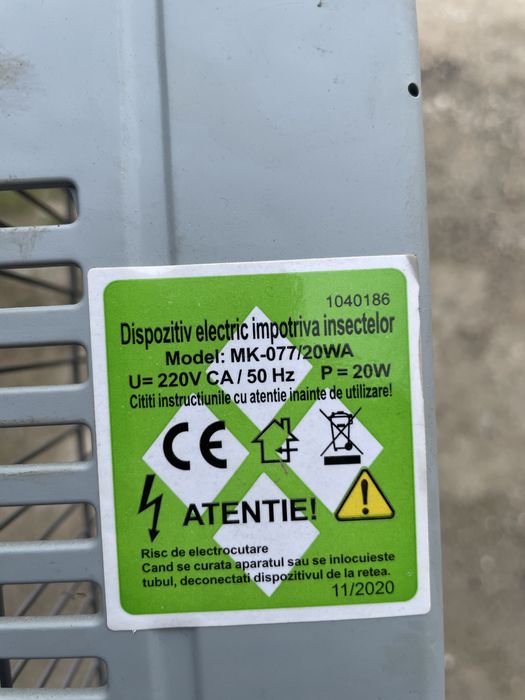 Dispoxitiv electric insecte