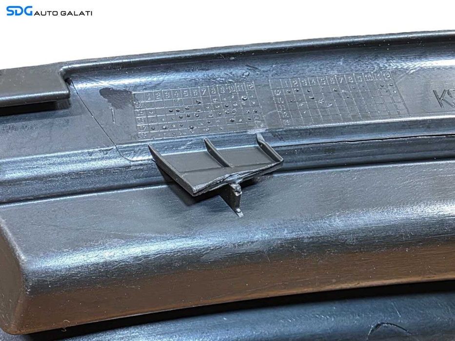 Grila Ornament Proiector Dreapta de pe Bara Spoiler Fata Volkswagen Passat B6 2005 - 2010 Cod 3C0853666 (O Prindere Rupta) [N5103]