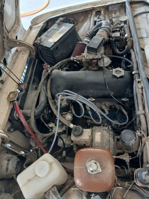 Vaz 2106 sotiladi.